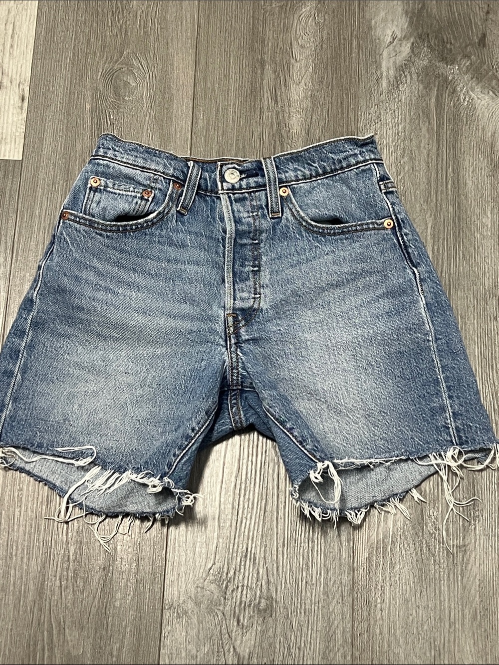 Levi’s 501 high rise shorts / size 24